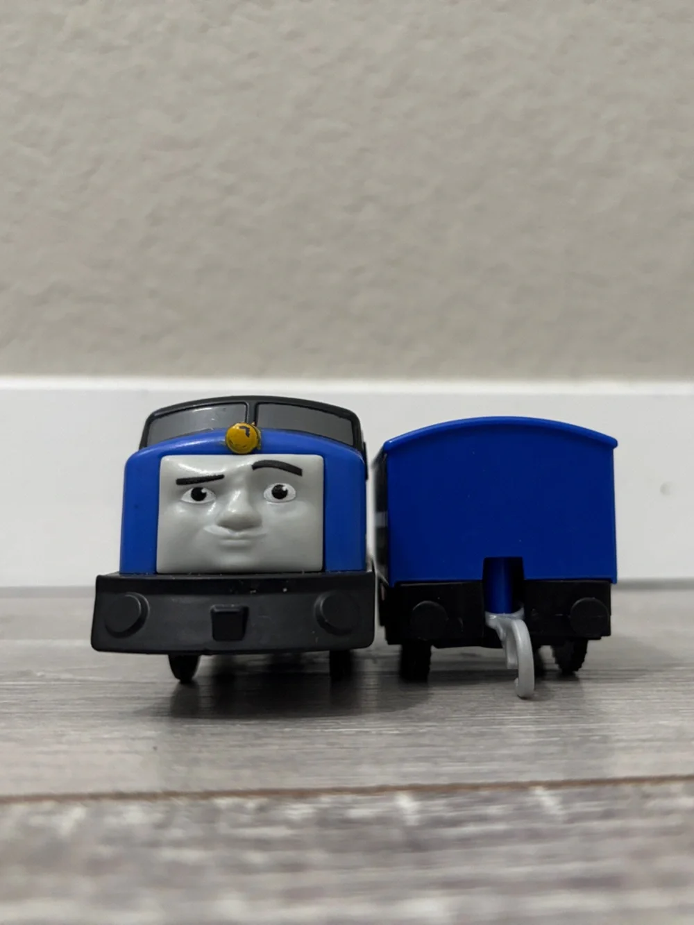 Motorized Gustavo and Passenger Coach - Thomas & Friends